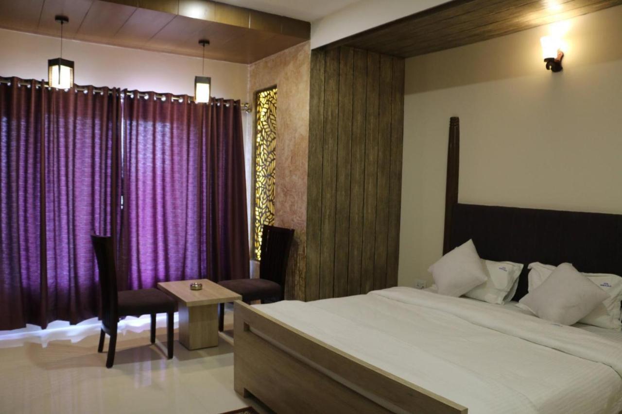 Hotel Signetic Blue Bhopal Ngoại thất bức ảnh