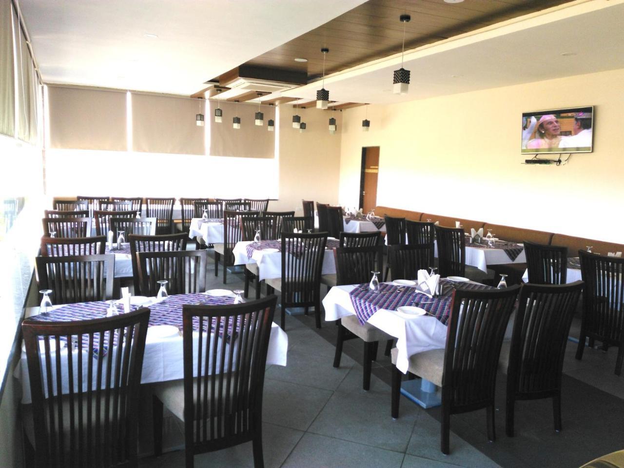 Hotel Signetic Blue Bhopal Ngoại thất bức ảnh