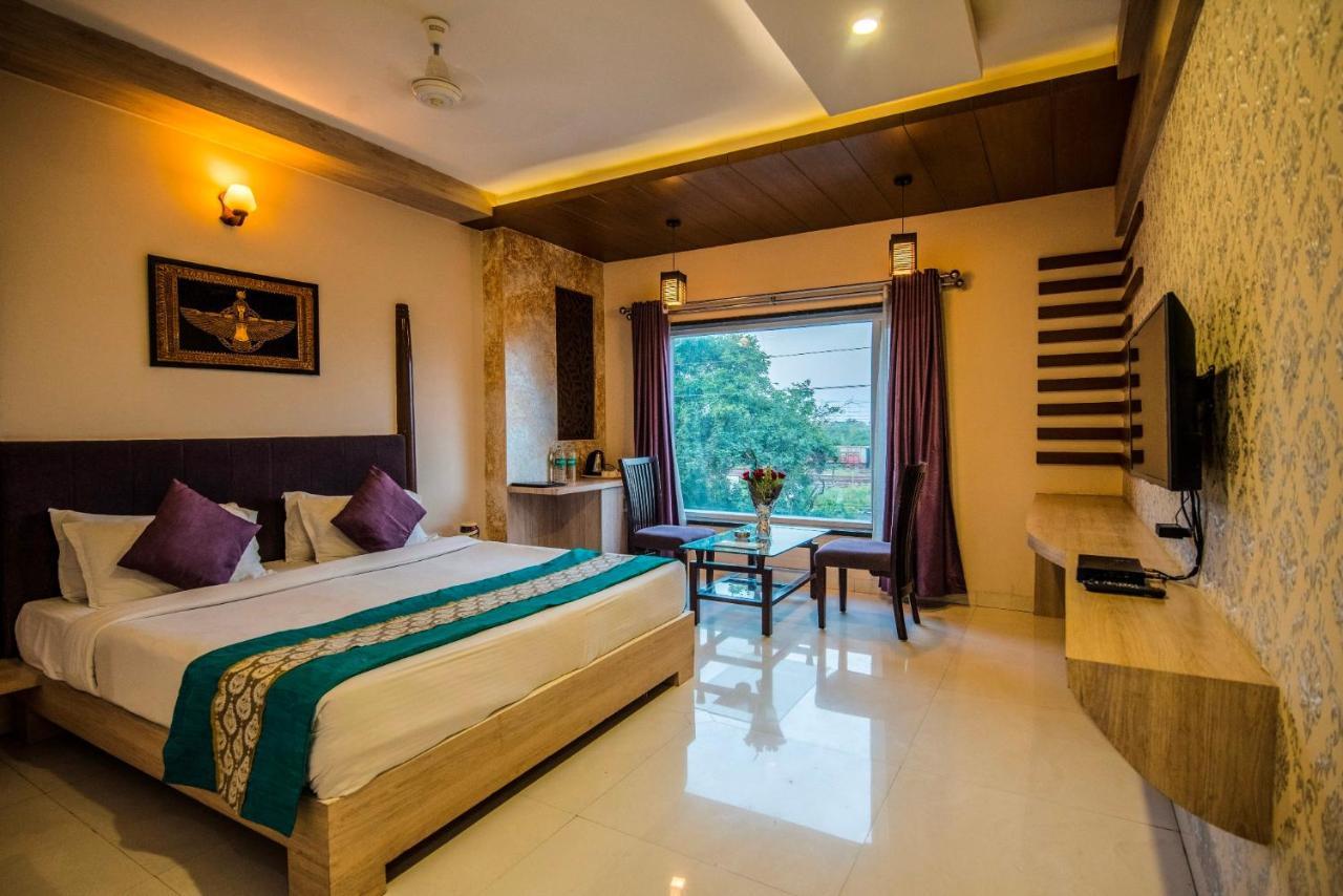 Hotel Signetic Blue Bhopal Ngoại thất bức ảnh