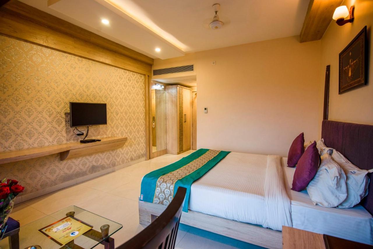 Hotel Signetic Blue Bhopal Ngoại thất bức ảnh